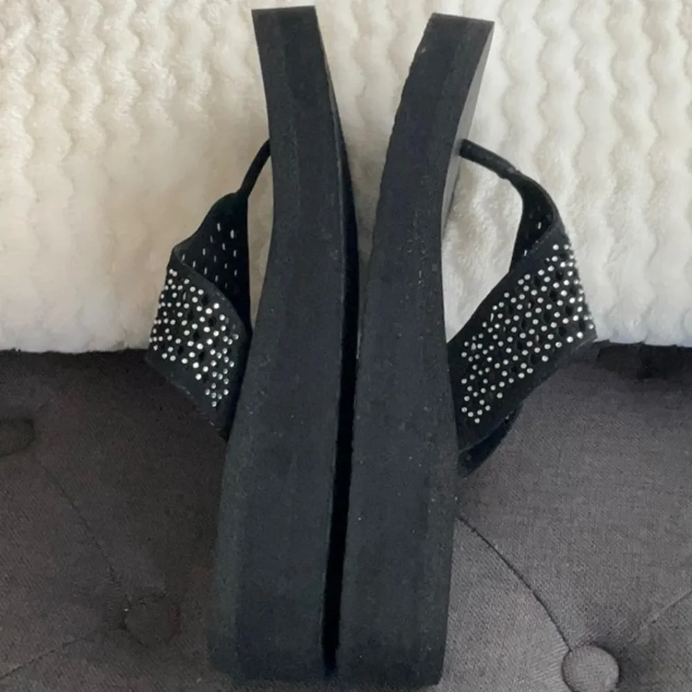 Skechers Yoga Foam Sandals, EUC